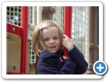 Amelie auf dem Spielplatz